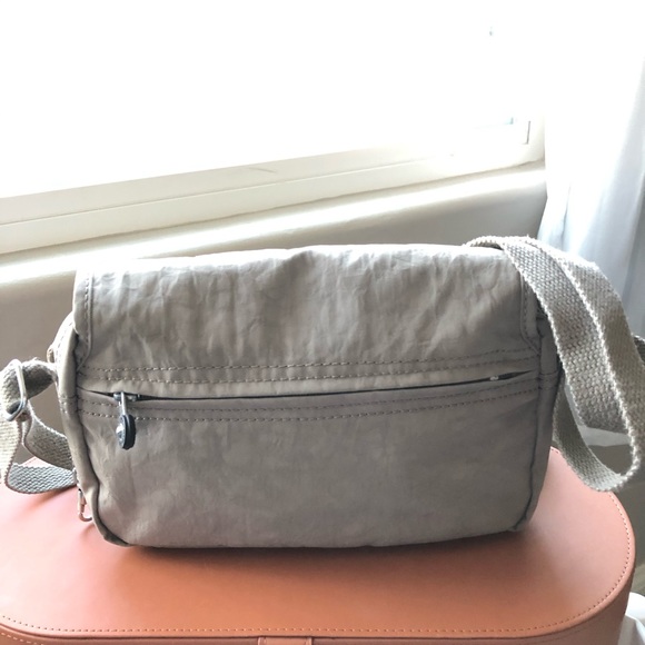 Kipling crossbody bag👜 in taupe - Picture 2 of 8